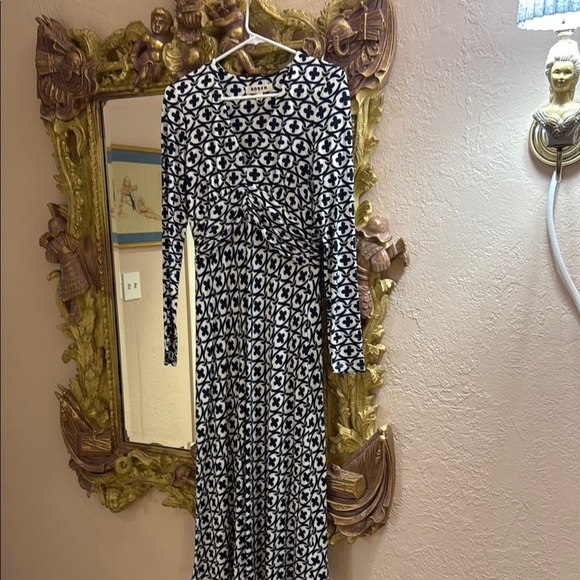 Boden Navy and White Patterned Dress with fit and flare cut.  Figure flattering - Picture 1 of 4